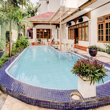 Oyo 90066 Tobana Pejaten House Джакарта Экстерьер фото