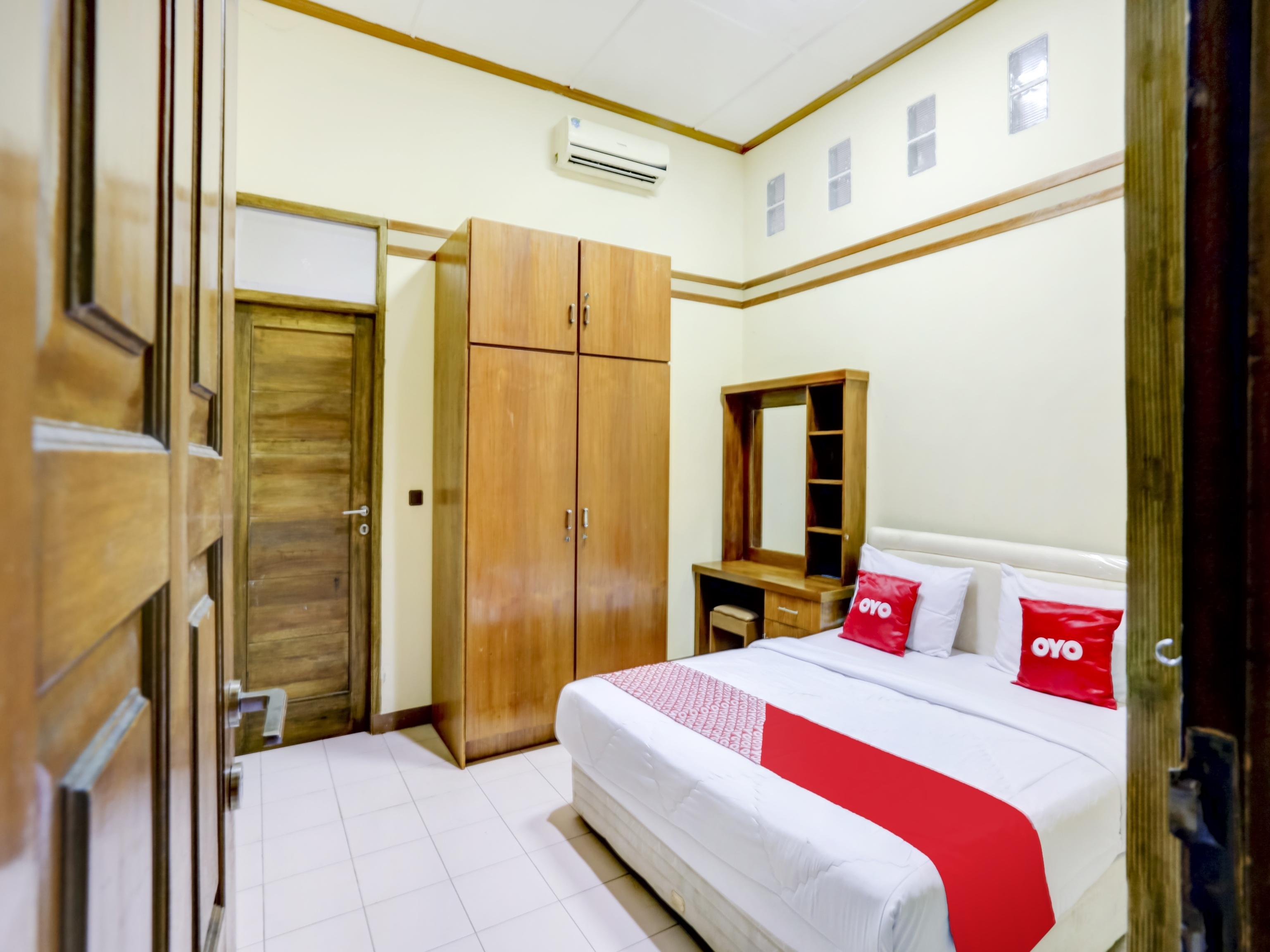 Oyo 90066 Tobana Pejaten House Джакарта Экстерьер фото