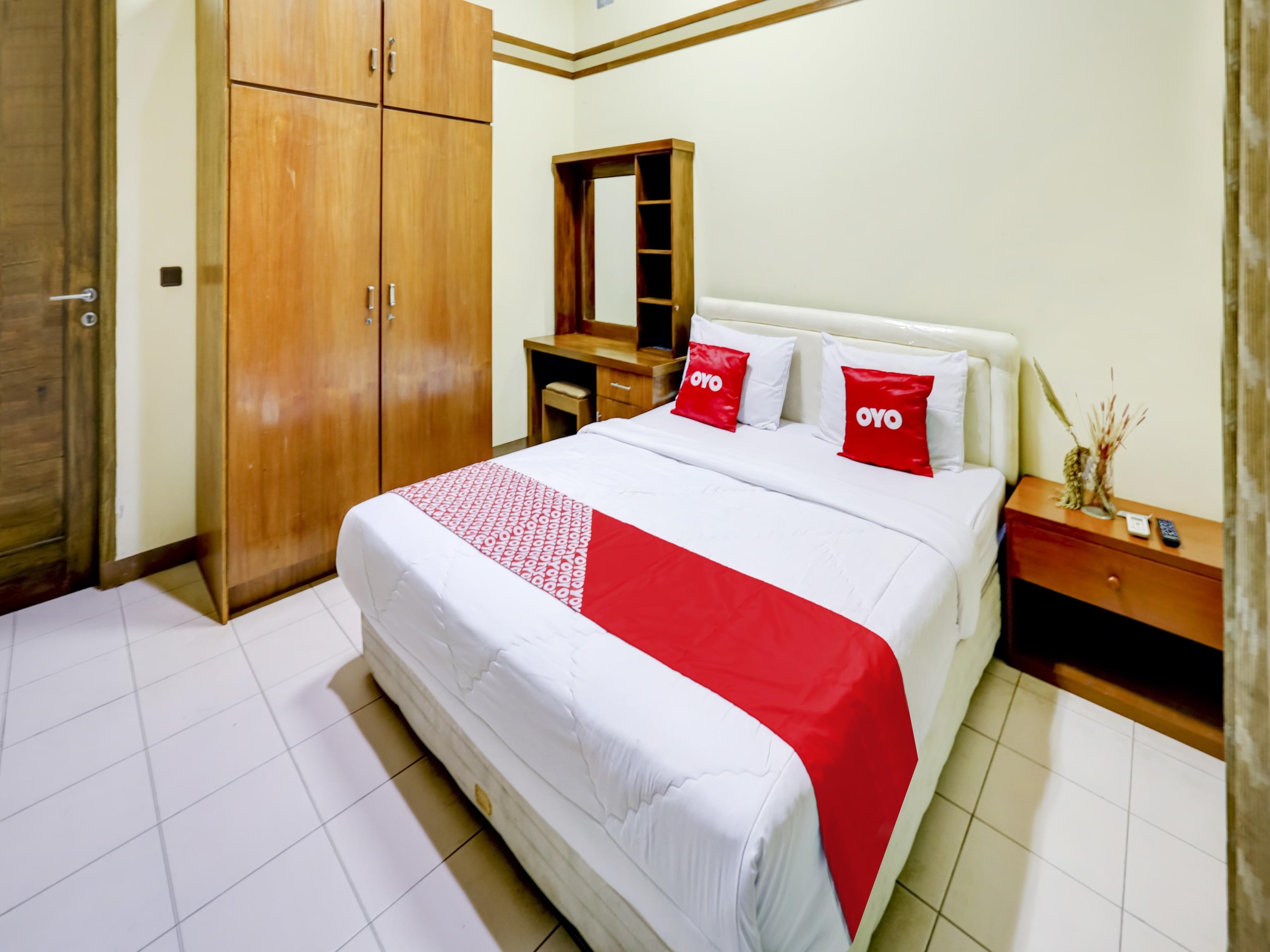 Oyo 90066 Tobana Pejaten House Джакарта Экстерьер фото