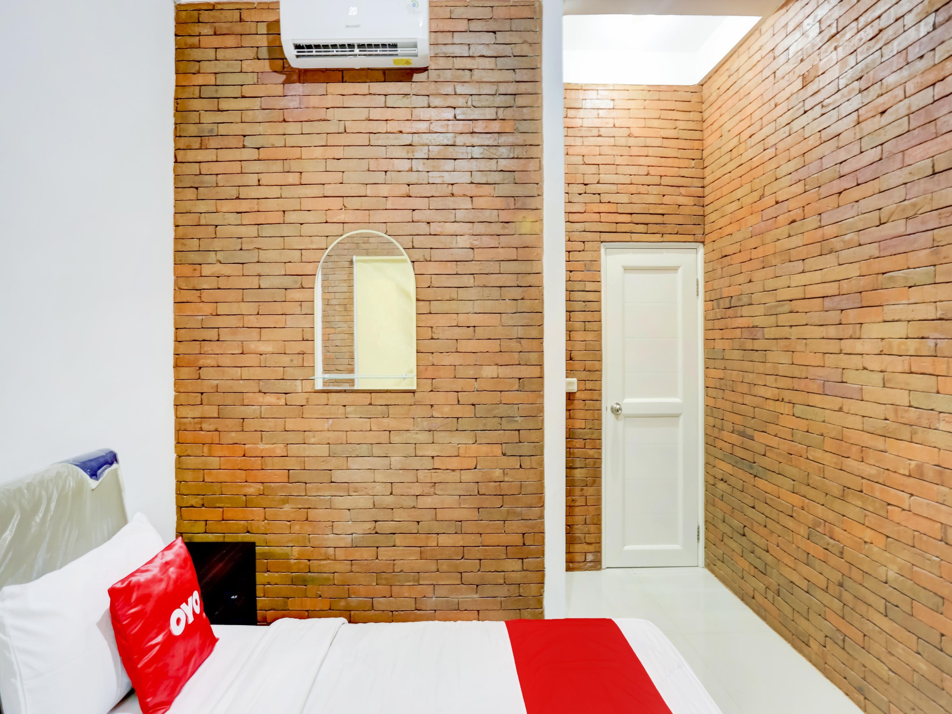 Oyo 90066 Tobana Pejaten House Джакарта Экстерьер фото