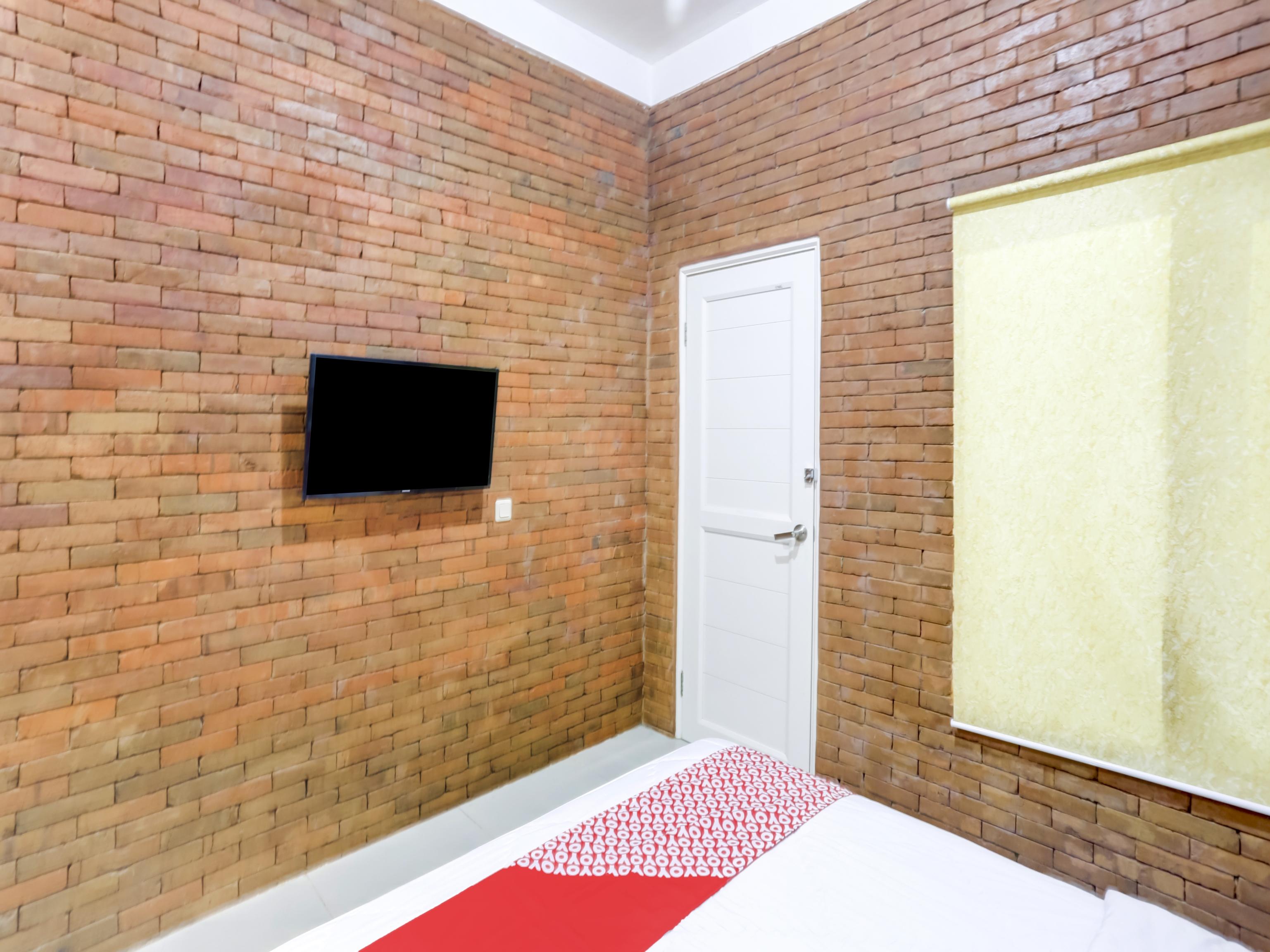 Oyo 90066 Tobana Pejaten House Джакарта Экстерьер фото