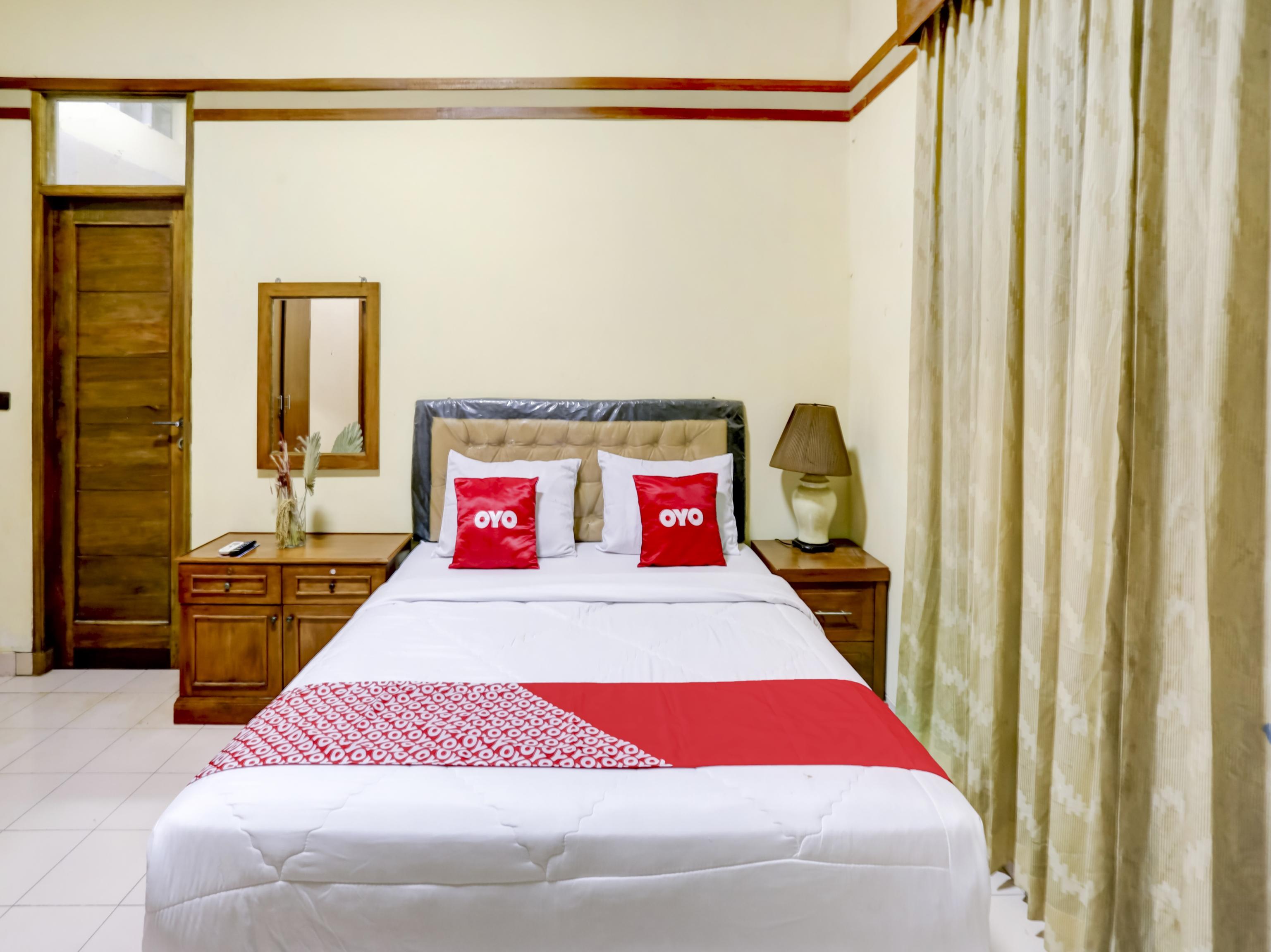 Oyo 90066 Tobana Pejaten House Джакарта Экстерьер фото