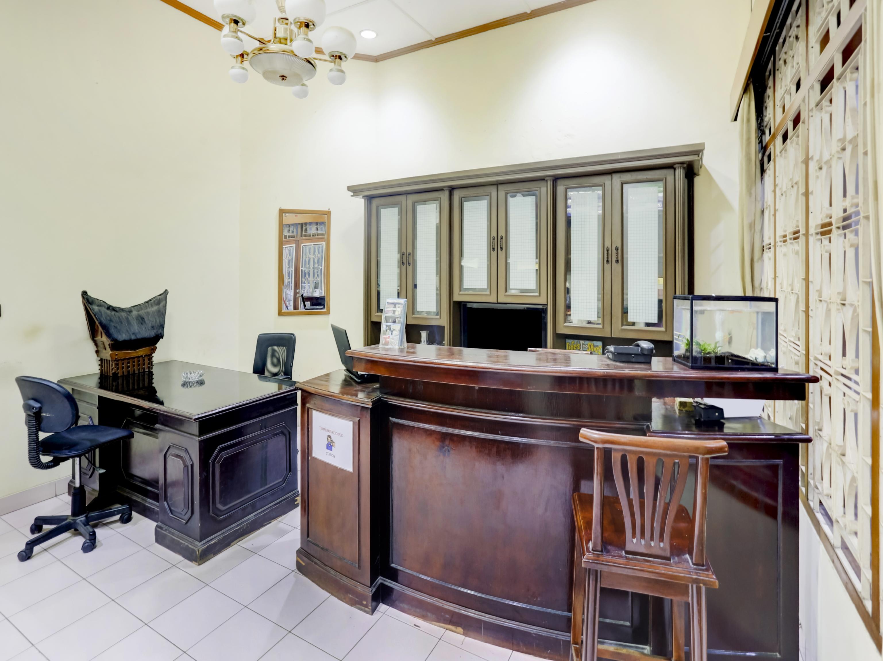 Oyo 90066 Tobana Pejaten House Джакарта Экстерьер фото