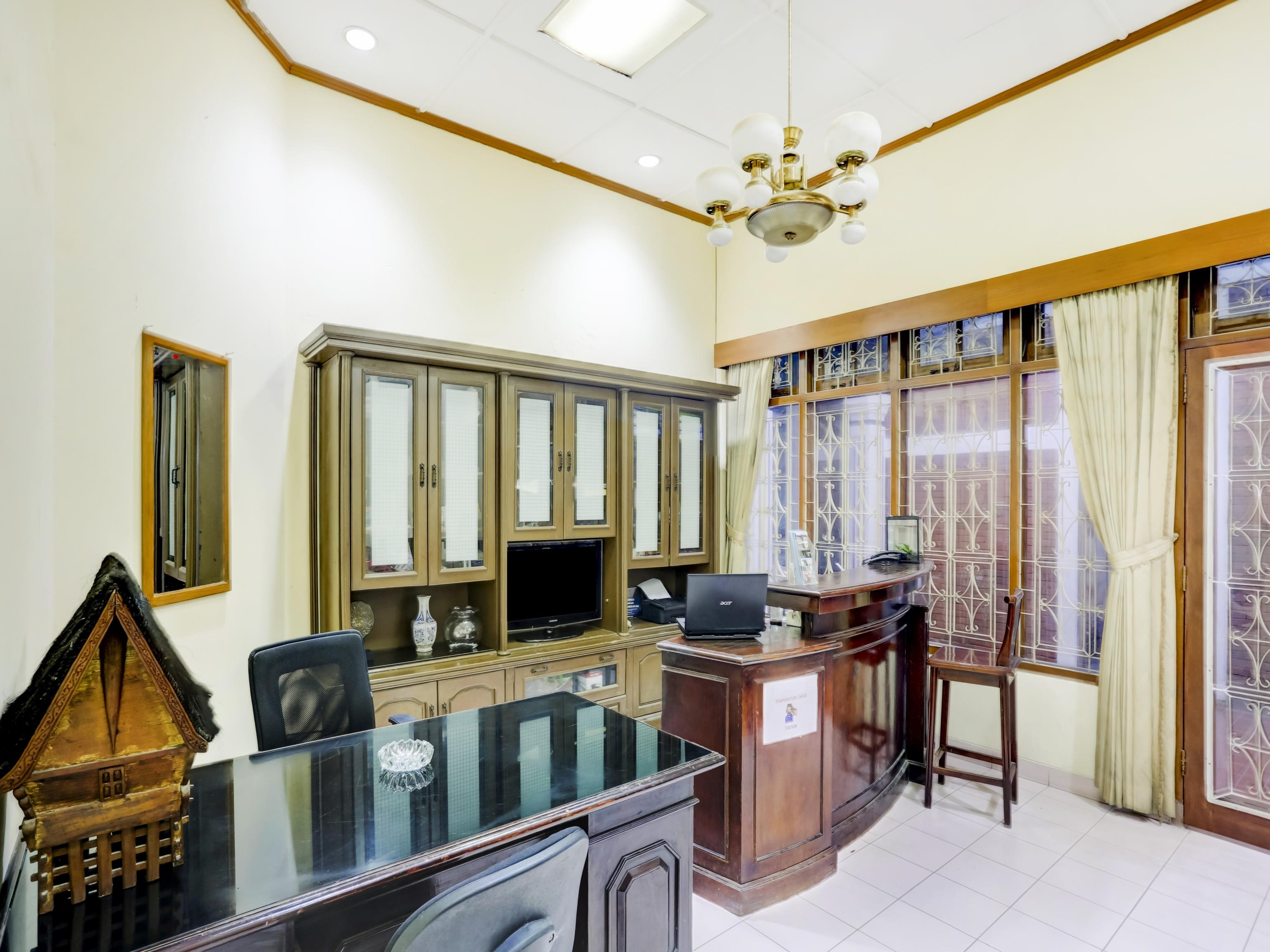 Oyo 90066 Tobana Pejaten House Джакарта Экстерьер фото