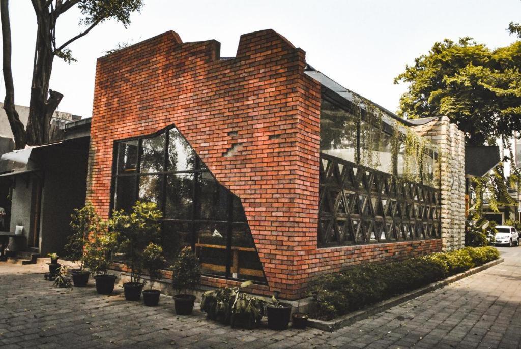 Oyo 90066 Tobana Pejaten House Джакарта Экстерьер фото